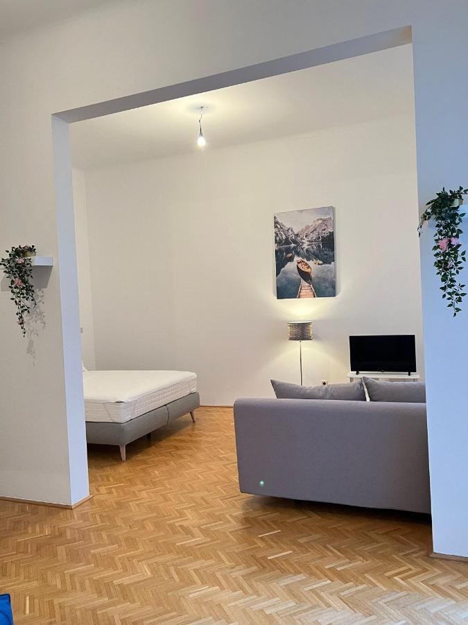 Alpa 2 Zimmer Wohnung In Wien Rochusmarkt エクステリア 写真